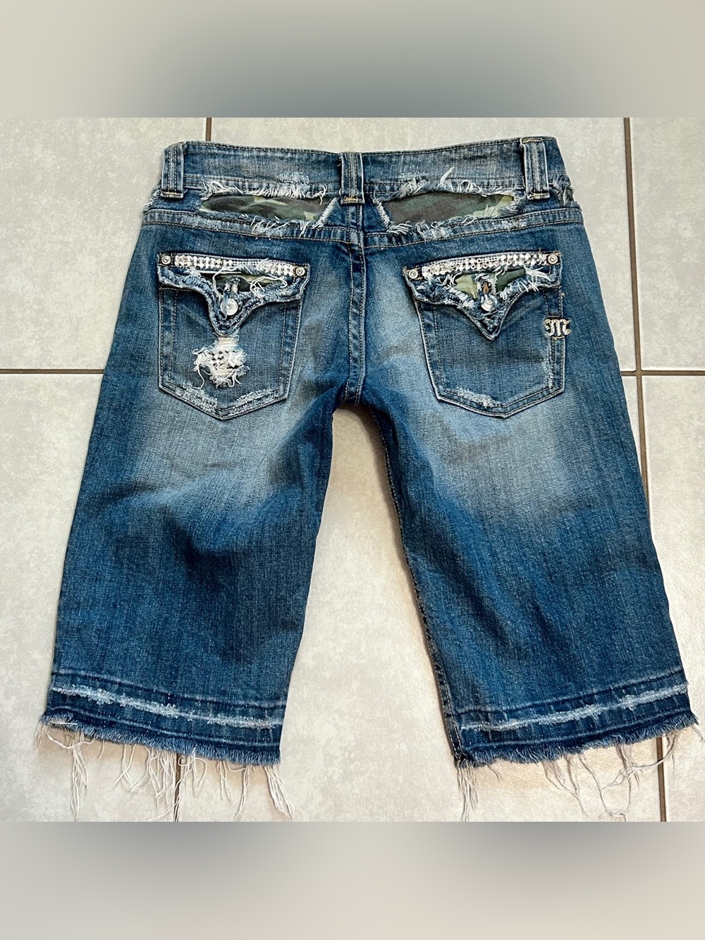 Miss Me medium-wash denim jean shorts - Picture 7 of 9